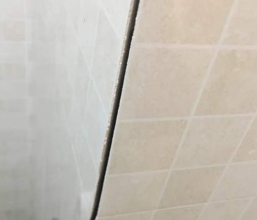 沈阳市瓷砖空鼓维修公司分享阳台瓷砖脱落的修复过程可以分为以下几个步骤